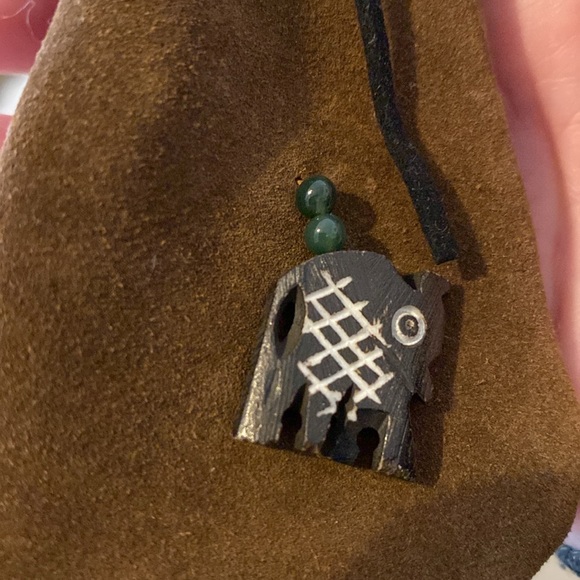 ♥️Suede crystal pouch. With animal charm & beads. 28” strap drop.♥️CUTE & useful - Picture 10 of 10